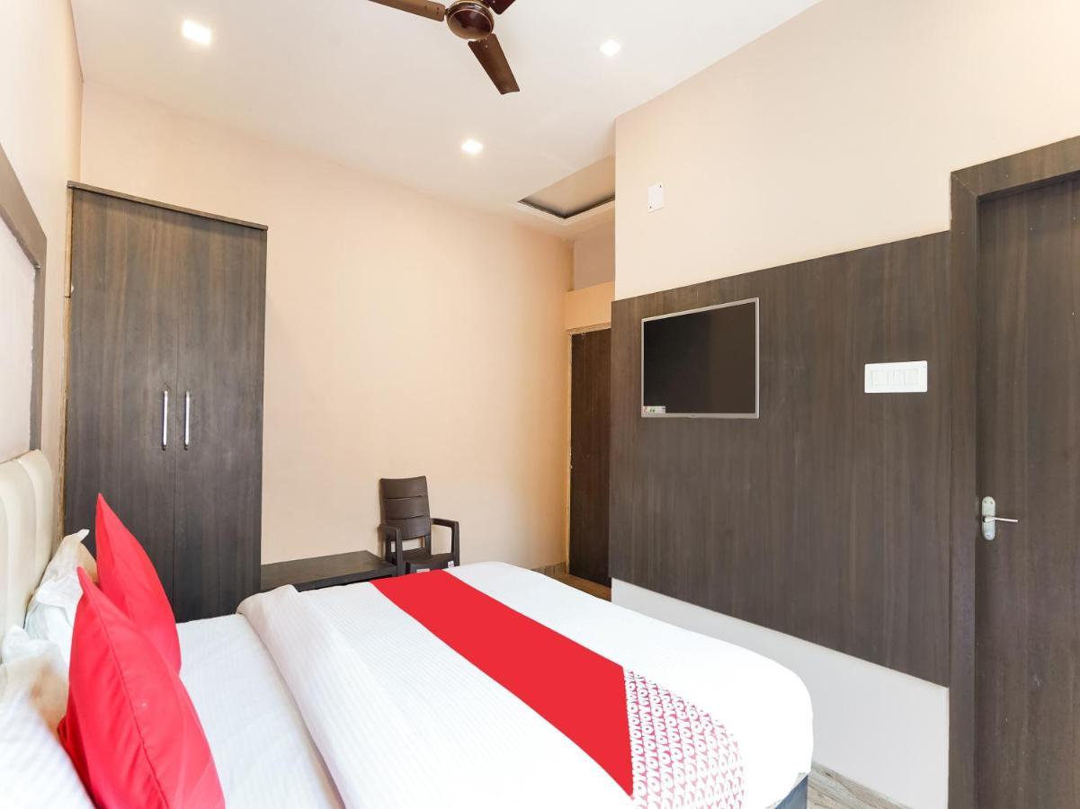 Vaccinated Staff - Oyo 74707 Balaji Inn Varanasi Ngoại thất bức ảnh